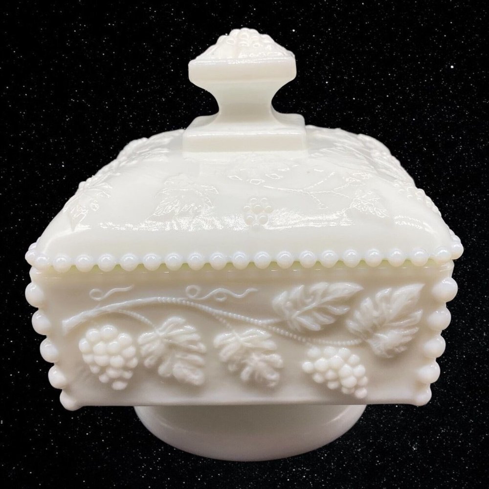 Westmoreland‎ Milk Glass Covered Candy Dish Beaded Edge Grapes & Leaves
